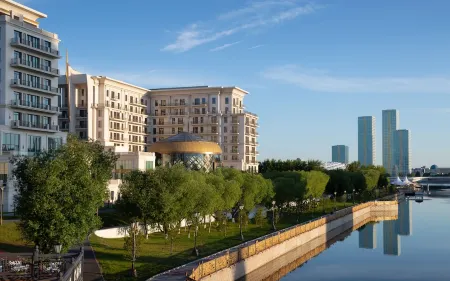 The St. Regis Astana Отели рядом с достопримечательностью «Khan Shatyr Entertainment Center»
