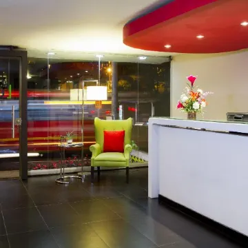 Hotel l'Etoile Universidad Javeriana Отели рядом с достопримечательностью «Театр «Роял Сентер»»
