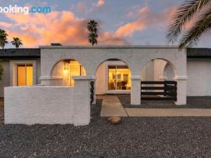 Sol House by AvantStay Backyard Oasis 20Mins from Scottsdale