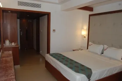 Hotel Karai Hotels near Chinna Manikoondu