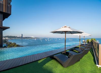 屋外プール ヒルトン パタヤの写真