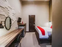 RedDoorz Plus Near Mall Slipi Jaya Отели в г. Западная Джакарта