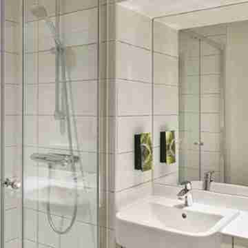 Premier Inn Farnborough Town Centre Rooms