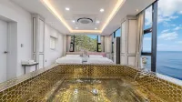 Yeongdeok Meriel Pool Villa