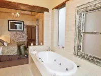 Indulge Apartments Mildura - Eighth Street Hotels in Gol Gol
