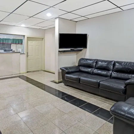 Super 8 by Wyndham Suwanee