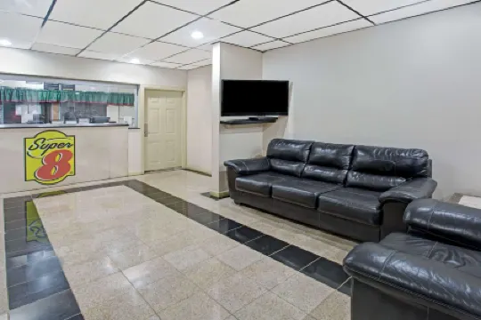 Super 8 by Wyndham Suwanee