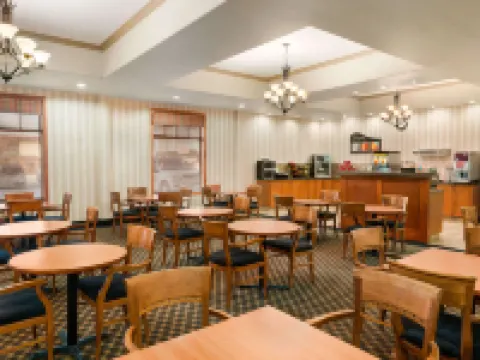 Days Inn & Suites by Wyndham Edmonton Airport Hotels in Leduc