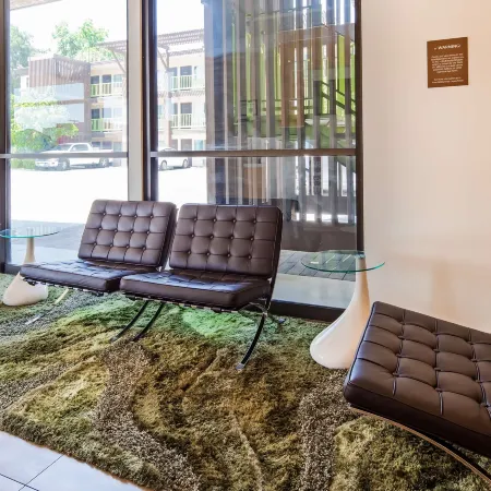 Best Western Plus Glendale Отели рядом с достопримечательностью «Колледж Оксиденталь»
