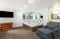 Super 8 by Wyndham Pittsburgh/Monroeville - Pet friendly