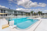 Super 8 by Wyndham Ocala I-75 - Pools