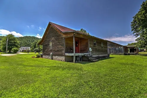 Dream Valley Mountain View Cabin w/ Covered Porch! - Landsted