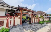 Astri Homestay Carkranegara Mataram Mitra RedDoorz Hotel di Cakranegara