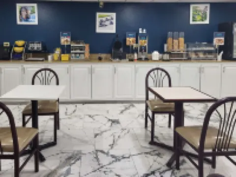 Clarion Pointe Vidalia - Lyons West Hotels in Toombs County