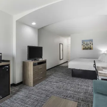 Best Western Plus MidAmerica Hotel