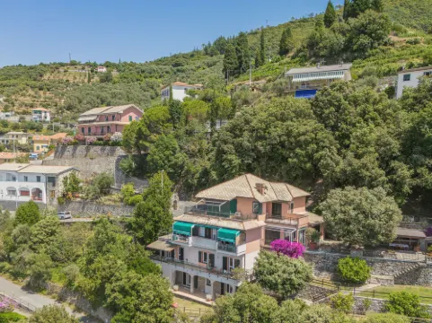 Lambrusca Hotels in Moneglia