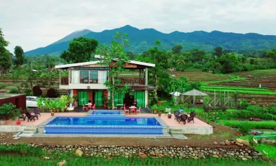 Kalaparan Farm House by HiveRooms Hotels near Bagtik Peak
