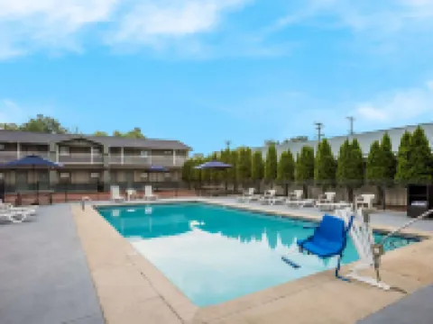 Quality Inn & Suites Big Rapids Near University Hotels in Mecosta County
