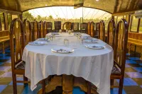 Coco Houseboats Hotel a Kainakary South