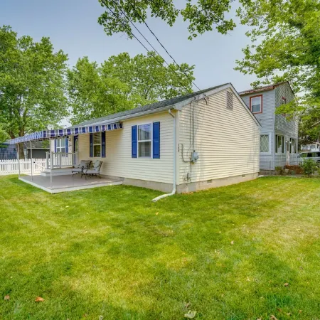 Pet-Friendly Villas Vacation Rental Walk to Bay