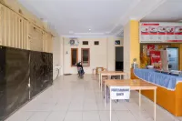 RedDoorz Syariah at Danau Maninjau Sawojajar Hotels in der Nähe von Universitas Wisnuwardana