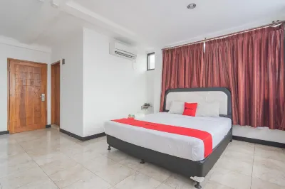 RedDoorz Near Sukabumi Station 2 Các khách sạn ở Lembursitu