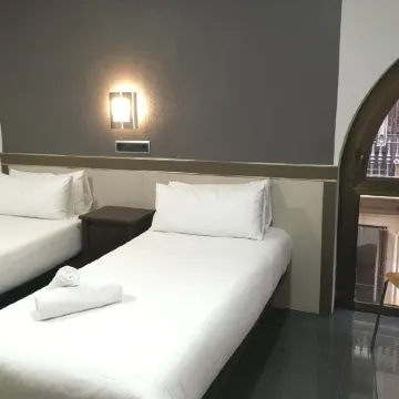 Hostal Levante Отели рядом с достопримечательностью «Готический квартал»