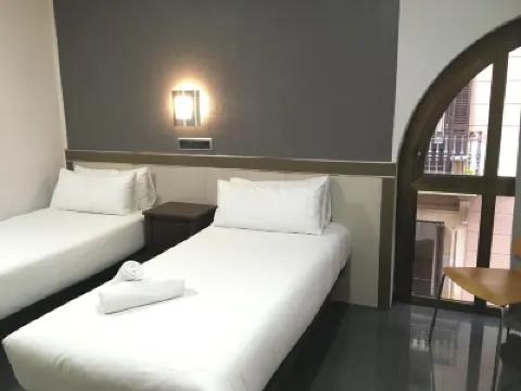 オスタル レバンテ バルセロナ のホテル