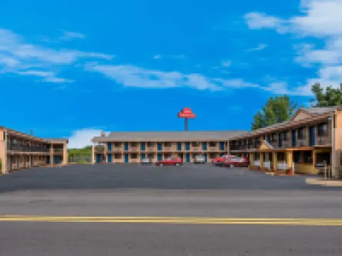 Red Carpet Inn Elkton Hotels in Elkton