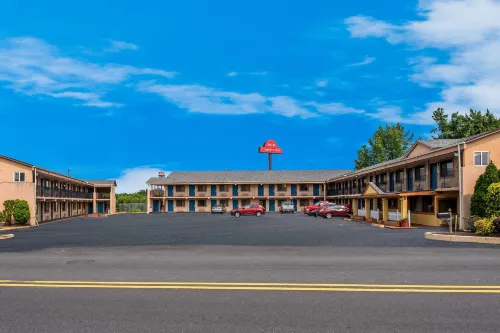 Red Carpet Inn Elkton Hotels in Elkton