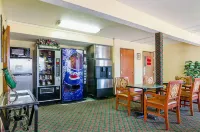 Econo Lodge Lansing - Leavenworth Hotels in Lansing