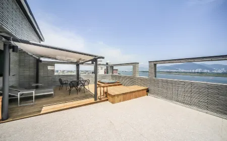 Busan Myeongji Brown Dot Отели рядом с достопримечательностью «Yishu Island Migratory Park»