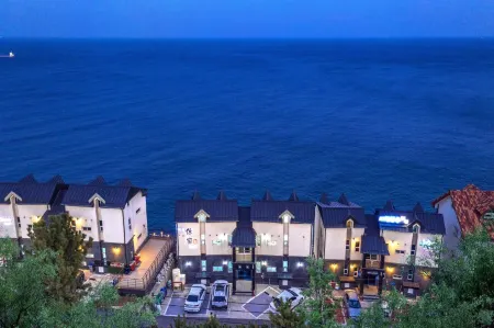 Samcheok Pension Huga Отели рядом с достопримечательностью «Cave Mystery Hall»