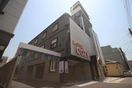 Jinju Cozy Отели рядом с достопримечательностью «Чинянхо»