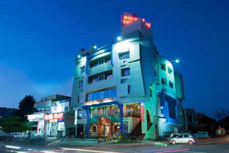 Hotel Shri Ram Excellency Отели рядом с достопримечательностью «Мерангар Форт»