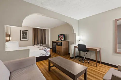 Red Roof Inn & Suites Newnan Hotels in Newnan