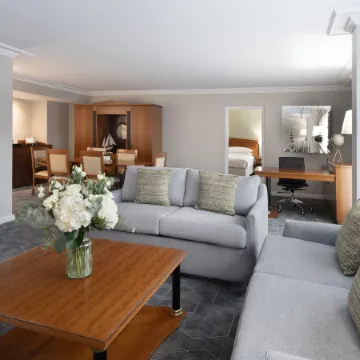 Delta Hotels Heathrow Windsor Отели рядом с достопримечательностью «Dramatica»