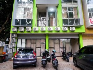 Urbanview Hotel AVA Semarang near Akademi Kepolisian Semarang by RedDoorz