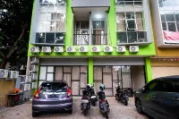 Urbanview Hotel AVA Semarang near Akademi Kepolisian Semarang by RedDoorz Hotel di Gajahmungkur