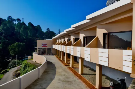 Uttarakhand Resort Отели в г. Каусани
