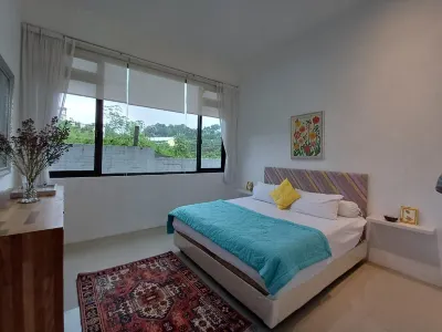 Shy in the Valley Hotel a Bulukerto
