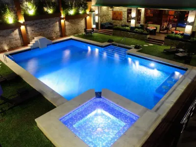 Queens Hotel Angeles City Hotel di 