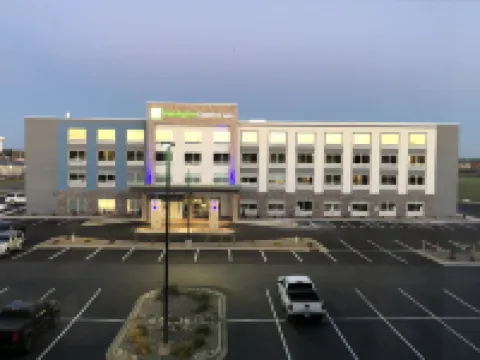 Holiday Inn Express & Suites TOMAH by IHG