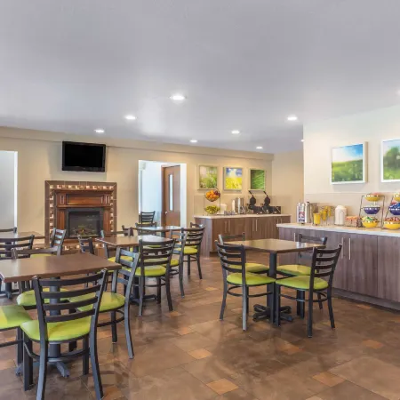 Days Inn & Suites by Wyndham East Flagstaff