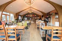 The Base Camp Hotel, Nevis Range - Frühstück