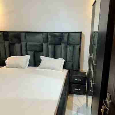 Star Light Apt #3 @ the Retreat Apartments Rooms
