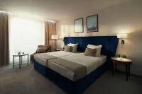 Astor Garden Hotel