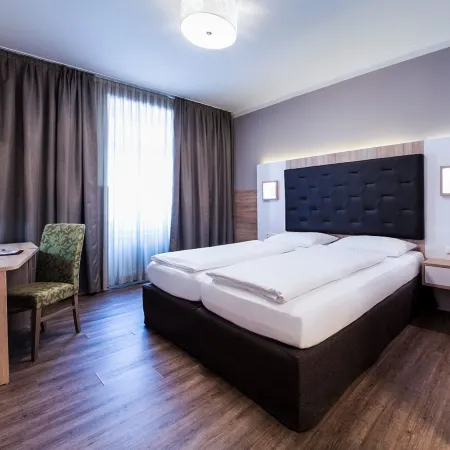Theater Hotel Salzburg Отели рядом с достопримечательностью «Куранты»