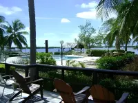 Coconut Palm Inn - Beach