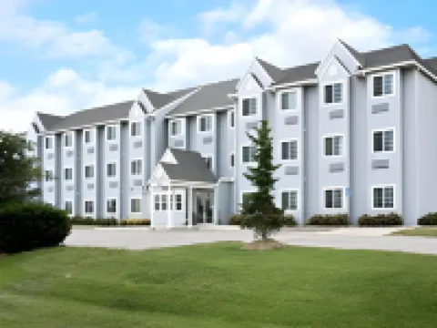 埃姆斯温德姆麥客達套房酒店 埃姆斯酒店